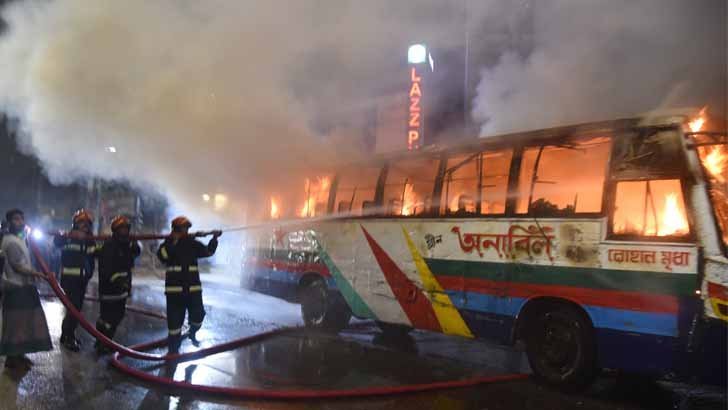 ‘রামপুরায় বাসে আগুন, এত অল্প সময়ে তারা লাইভে গেল কীভাবে?’