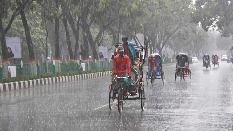 রাজধানীতে ভারী বৃষ্টি, থাকতে পারে দিনভর