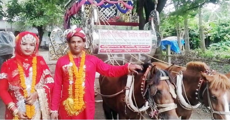 হেলিকপ্টার কিংবা দামি গাড়ি নয়; টমটমে চড়ে বিয়ে করতে এলেন বর