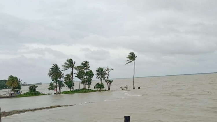 অবিরাম বৃষ্টিতে জনজীবন বিপর্যস্ত!