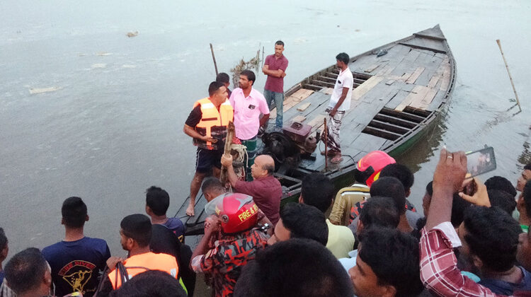 করতোয়ায় নৌকাডুবি; মৃতের সংখ্যা বেড়ে ৩৯, এখনও নিখোঁজ রয়েছে অর্ধশত!