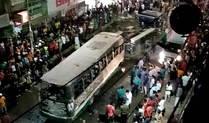 যুবককে চলন্ত বাস থেকে ফেলে দিয়ে হত্যার অভিযোগ