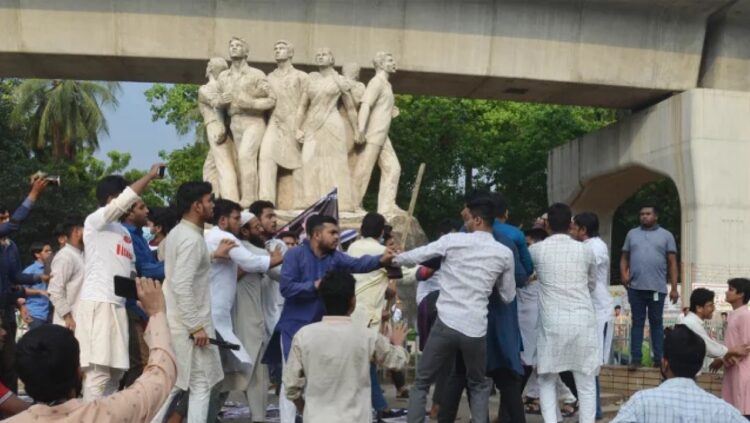 আবরারের স্মরণ সভায় হামলার অভিযোগ ছাত্রলীগের বিরুদ্ধে, আহত ১৩!