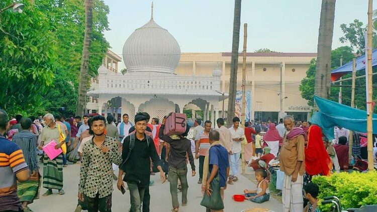 ‘সোনার মানুষ’ হওয়ার পথ দেখিয়ে ভাঙছে ছেঁউড়িয়ার লালন উৎসব!