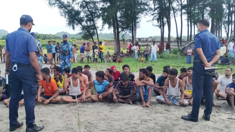 অবৈধভাবে মালয়েশিয়া যাওয়ার সময় ট্রলারডুবি, রোহিঙ্গাসহ ৩০ জন উদ্ধার