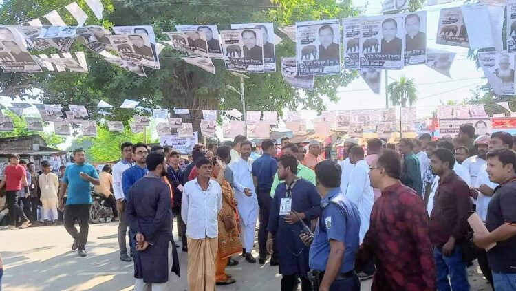 উৎসবমুখর পরিবেশে নাটোরে জেলা পরিষদ নির্বাচন অনুষ্ঠিত!