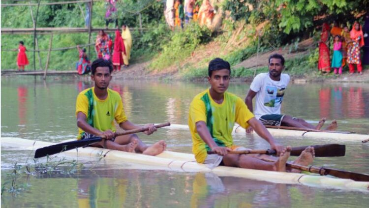 মধুখালীতে ভেলা বাইচ অনুষ্ঠিত