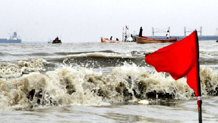 সমুদ্রবন্দরে তিন নম্বর সতর্ক সংকেত