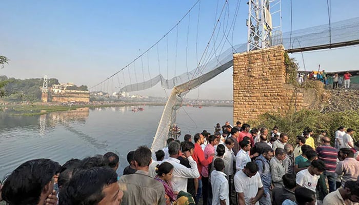 গুজরাটে সেতু ধসের ঘটনায় গ্রেপ্তার ৯