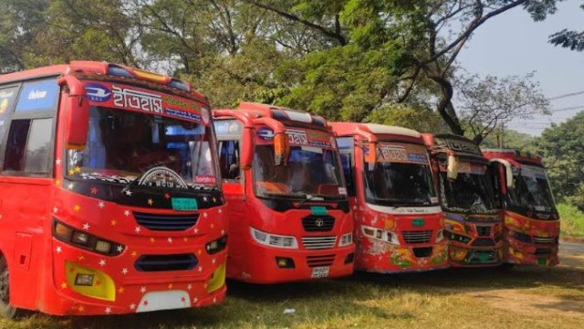 হাফ ভাড়া নিয়ে জাবি শিক্ষার্থীকে মারধর, ২৯ বাস আটক!