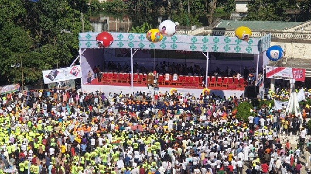 সকাল থেকেই লোকসমাগম বাড়ছে কুমিল্লা টাউন হল মাঠে!