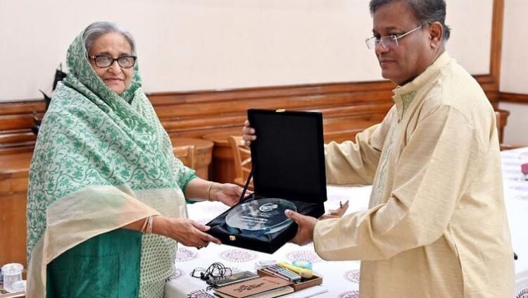 এশিয়া ক্লাইমেট মোবিলিটি চ্যাম্পিয়ন লিডার অ্যাওয়ার্ড’ গ্রহণ প্রধানমন্ত্রীর