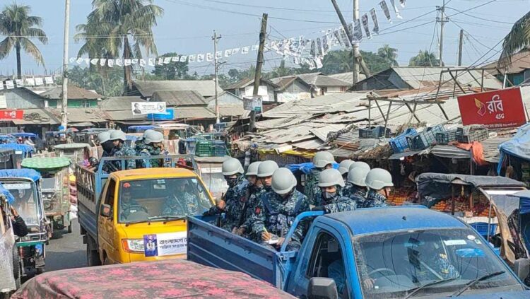 জাতীয় সংসদ নির্বাচনকে সামনে রেখে আমতলীতে নৌবাহিনী