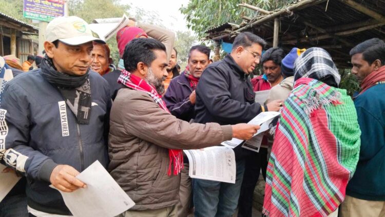 ভোটারদের কে ধন্যবাদ জানিয়ে জয়পুরহাটে জেলা বিএনপির লিফলেট বিতরণ