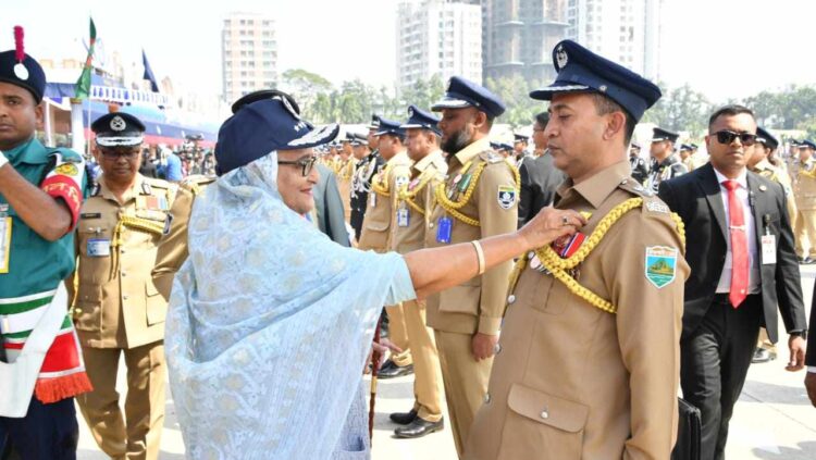 বিপিএম পদক পেলেন জয়পুরহাট পুলিশ সুপার নূরে আলম