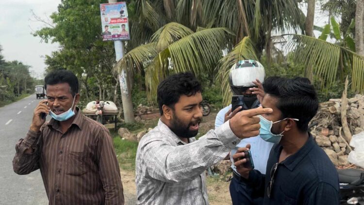 উপজেলা প্রকৌশলী সাংবাদিকদের বলেন গেট লস্ট, বলেন আমার মন্ত্রী, সচিব আছে