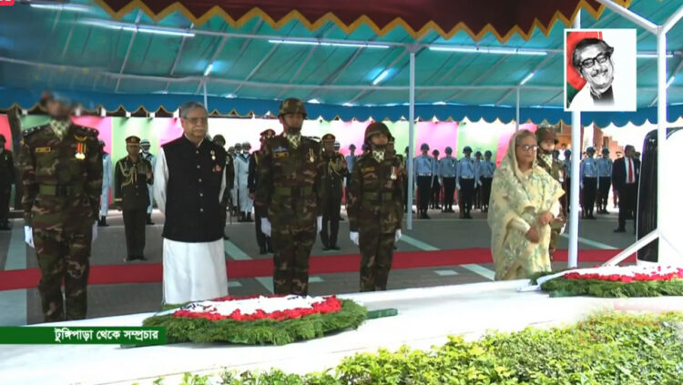 টুঙ্গিপাড়ায় বঙ্গবন্ধুর সমাধিতে রাষ্ট্রপতি-প্রধানমন্ত্রীর শ্রদ্ধা