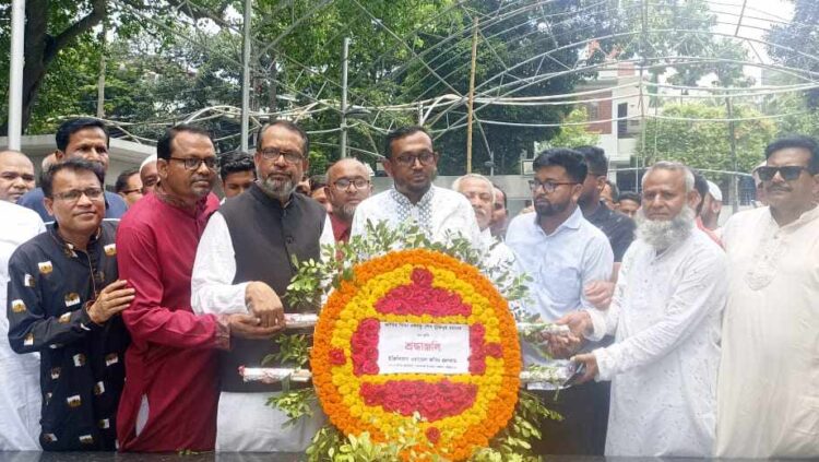 বঙ্গবন্ধুর প্রতিকৃতিতে ভেদরগঞ্জ উপজেলা নবনির্বাচিত চেয়ারম্যানের শ্রদ্ধা