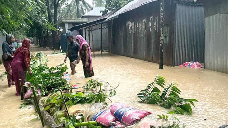 শেরপুরে ভয়াবহ বন্যায় লাখো মানুষ পানিবন্দি, মৃত্যু ৫