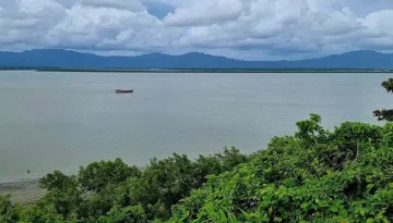 মুহুর্মুহু বিস্ফোরণের শব্দে কাঁপছে টেকনাফ