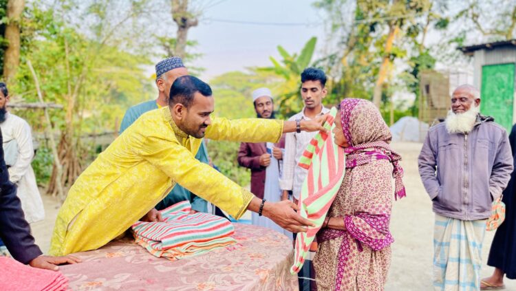 শীত বস্ত্র বিতরণ শুধুমাত্র অসহায় মানুষের প্রতি করুণা নয়; সাংবাদিক শাহিন    