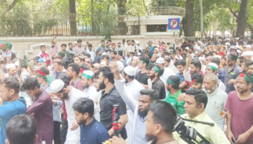আ.লীগ নিষিদ্ধের দাবিতে মঞ্চে জড়ো হচ্ছেন আন্দোলনকারীরা