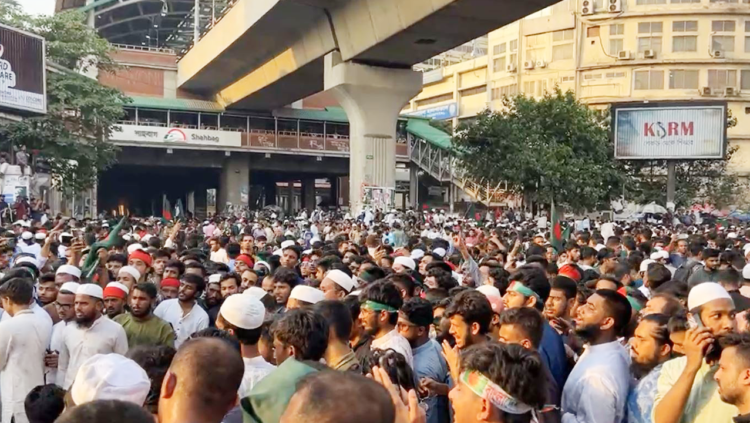 আ.লীগ নিষিদ্ধের দাবিতে শাহবাগ অবরোধ