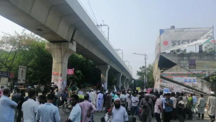 দ্বিতীয় দিনের মতো শাহবাগে ছাত্র-জনতা, যান চলাচল বন্ধ