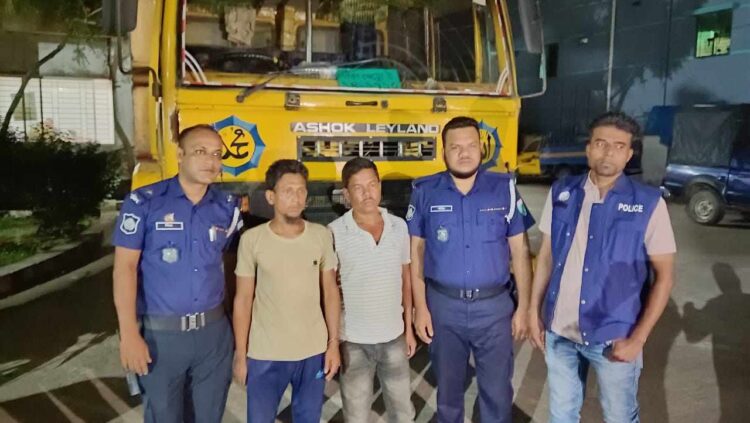 ওসমানীনগরে ৬২ লাখ টাকার ভারতীয় শাড়ী-লেহেঙ্গাসহ আটক-২