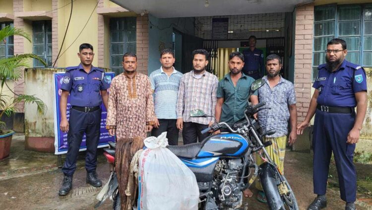 উলিপুরে অসুস্থ গরু জবাই করে বিক্রির চেষ্টা, পাঁচজনকে কারাদণ্ড ও জরিমানা