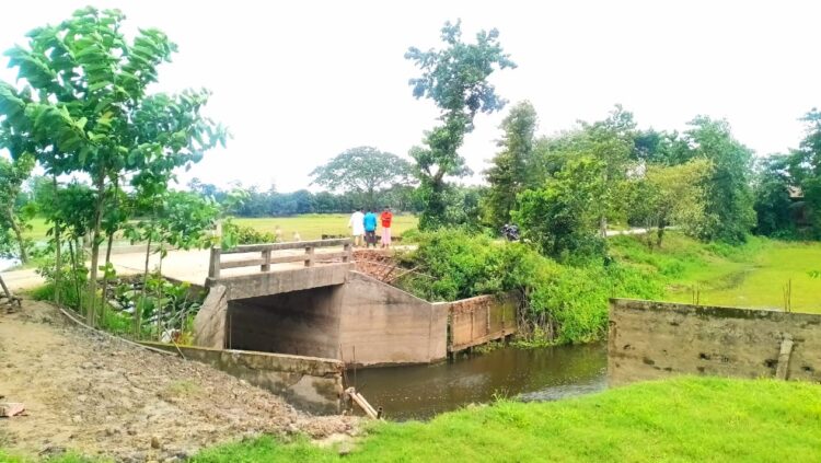 বালাগঞ্জে অপরিকল্পিত ব্রীজ না করে, ক্ষতিগ্রস্থ কালভার্ড সরিয়ে রাস্তা করার দাবী এলাকাবাসীর