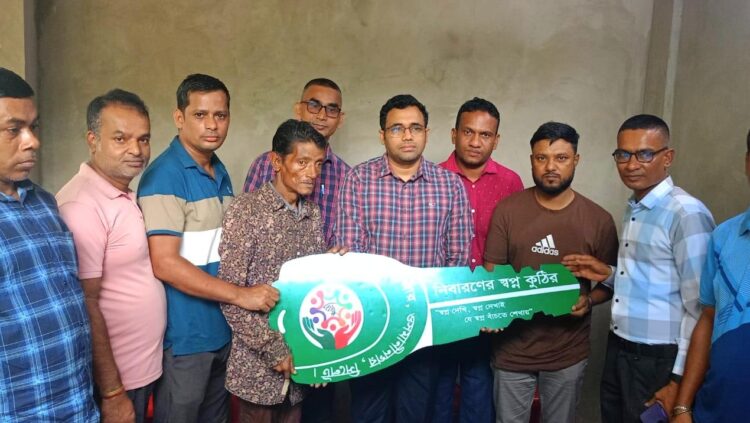ওসমানীনগরে অসহায় পরিবারকে বন্ধুমহলের ঘর উপহার