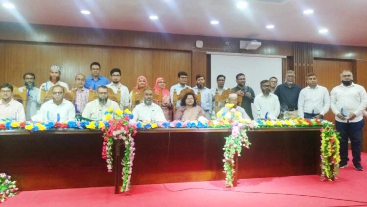 যে অনুষ্ঠানের প্রধান অতিথি মৎস্য ও প্রাণিসম্পদ উপদেষ্টা, সে অনুষ্ঠানের ব্যানারে নয়টি ভুল — অতঃপর ব্যানার ছাড়াই সম্পন্ন হয় আয়োজন 