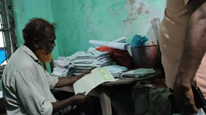 দিনে বখশিশের খোঁজে ব্যস্ত নৈশপ্রহরী, রাতে দায়িত্বে গাফিলতি 