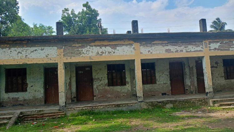 দুপুর ২টার আগেই তালা মাদ্রাসায়, জেনেও ব্যবস্থা নেয় না উপজেলা মাধ্যমিক শিক্ষা কর্মকর্তা