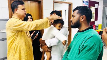 আগুনে দগ্ধ শিশু রাইসাকে দেখতে হাসপাতালে এমপি মোশারফ: আর্থিক সহায়তা প্রদান